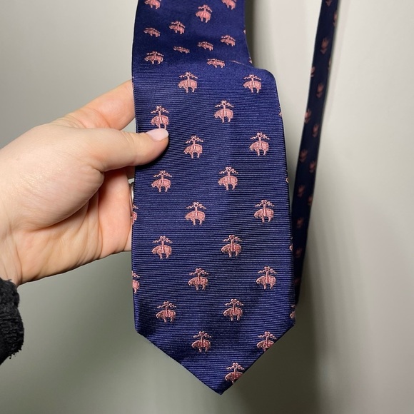 Brooks Brothers men's navy & pink 100% silk classic sheep logo career neck tie - Picture 2 of 6